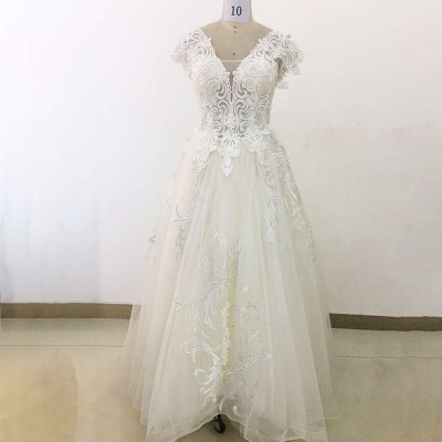 Customized v neck floral embroidery lace up ball gown bridal wedding dresses